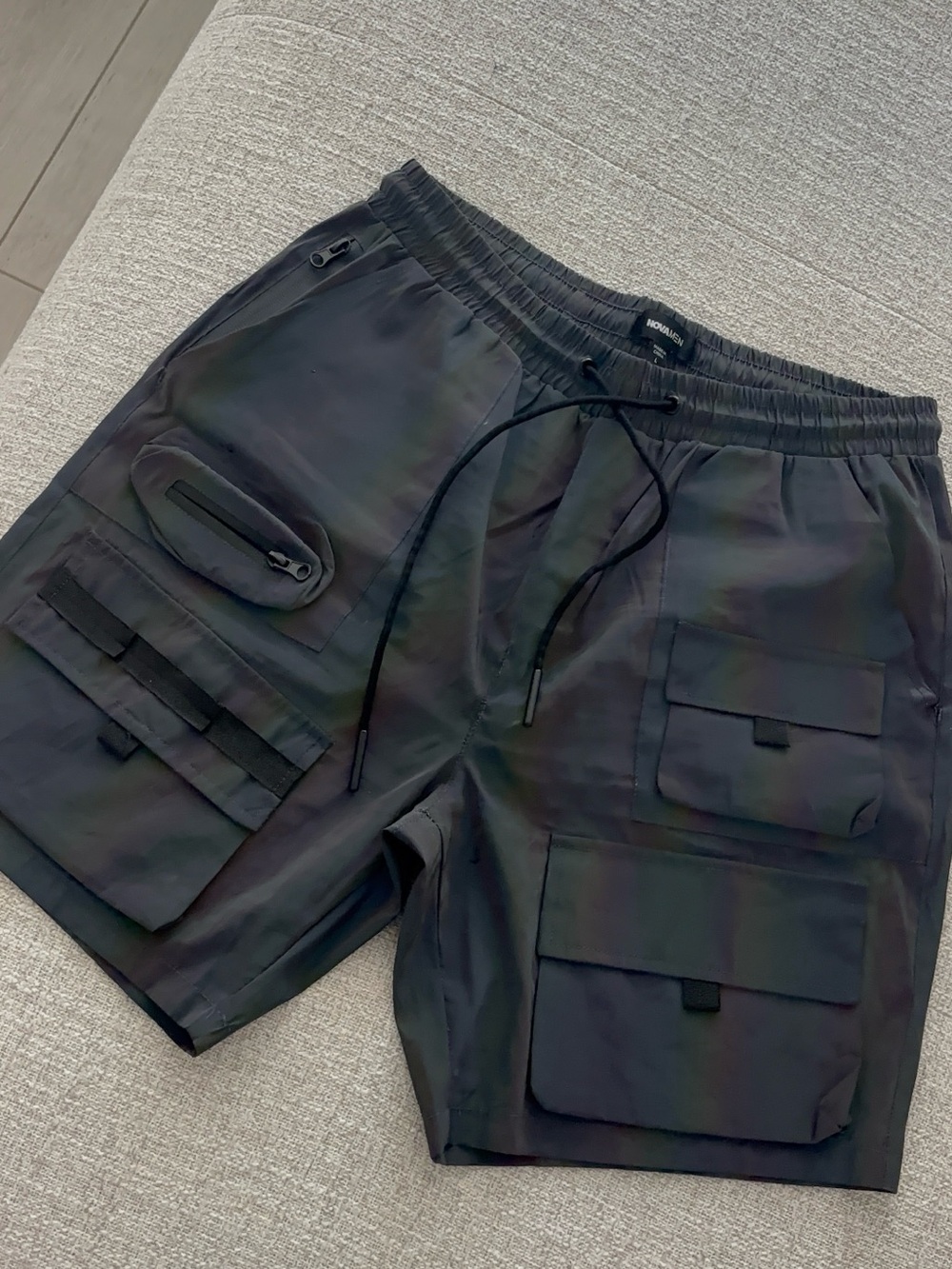Fashion Nova- Men's Reflective Shorts - size L